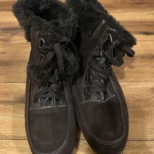 Women's Brown Fur-Lined Boots